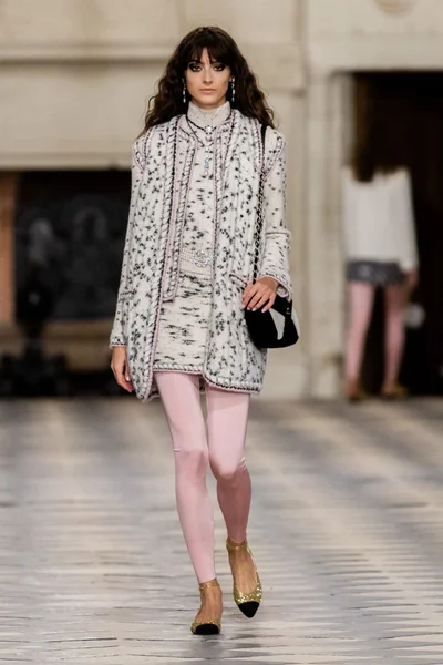 Look 7